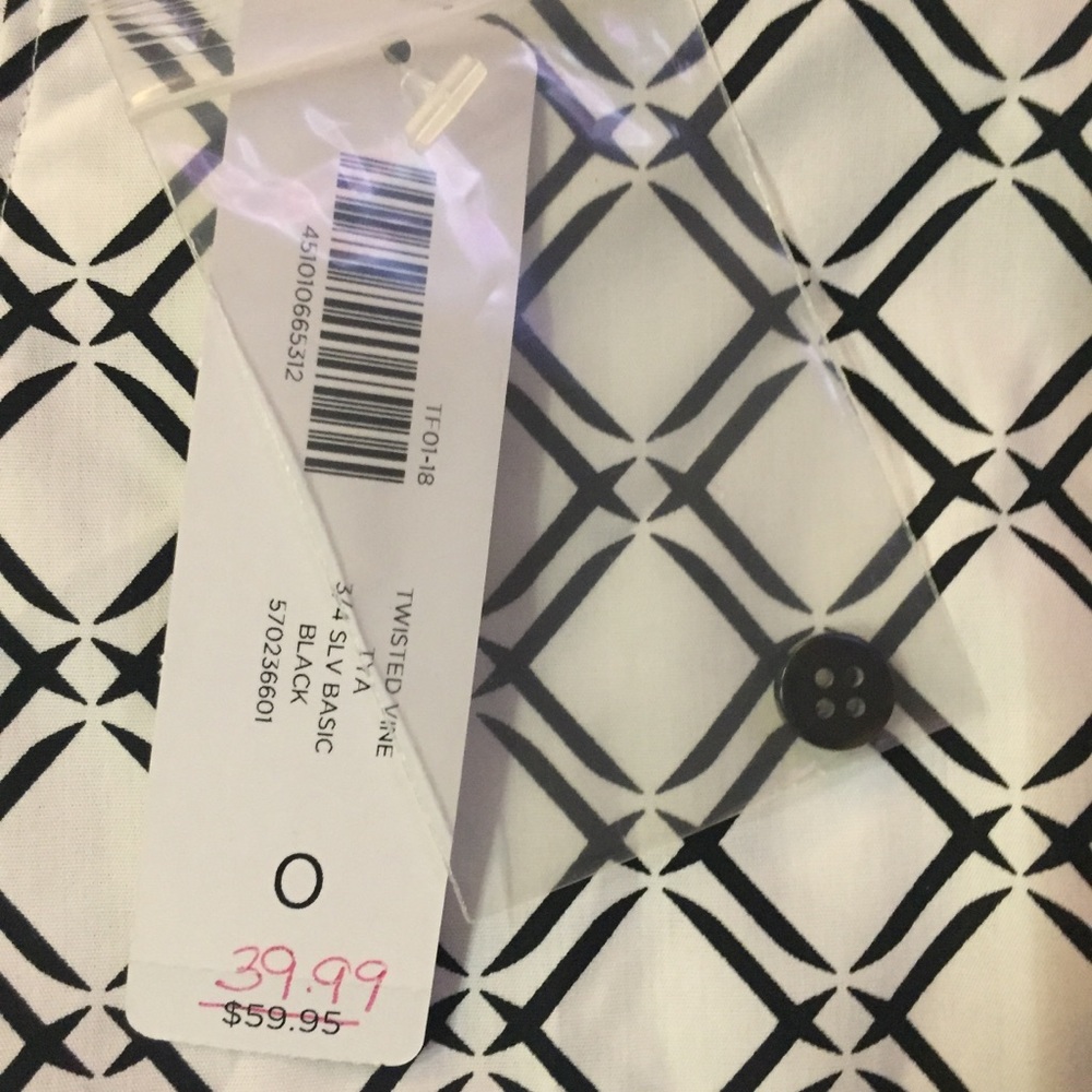 Chico’s Wrinkle Resistant Tunic Sz S/4
NEW - Picture 11 of 14